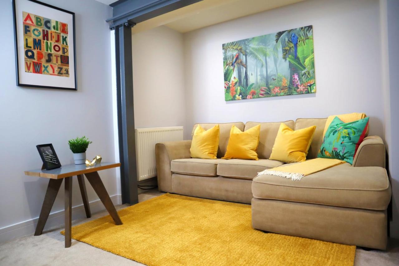 Trendy Urban Industrial Apartment - Great Location - Parking - Fast Wifi - Smart Tv - Beautiful 2 Double Bedroom Apartment Sleeps Up To 4! Bournemouth Bagian luar foto